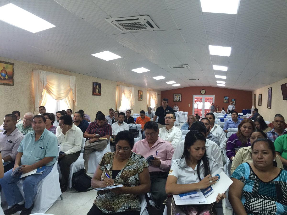AGA_Honduras's tweet photo. jornada de sensibilización #Comayagua #IIIPAGAH2016-2018 expone Secretaria Técnica del CTS/AGAH 2016-2018 #DPTMRE https://t.co/MO92Ijgq85