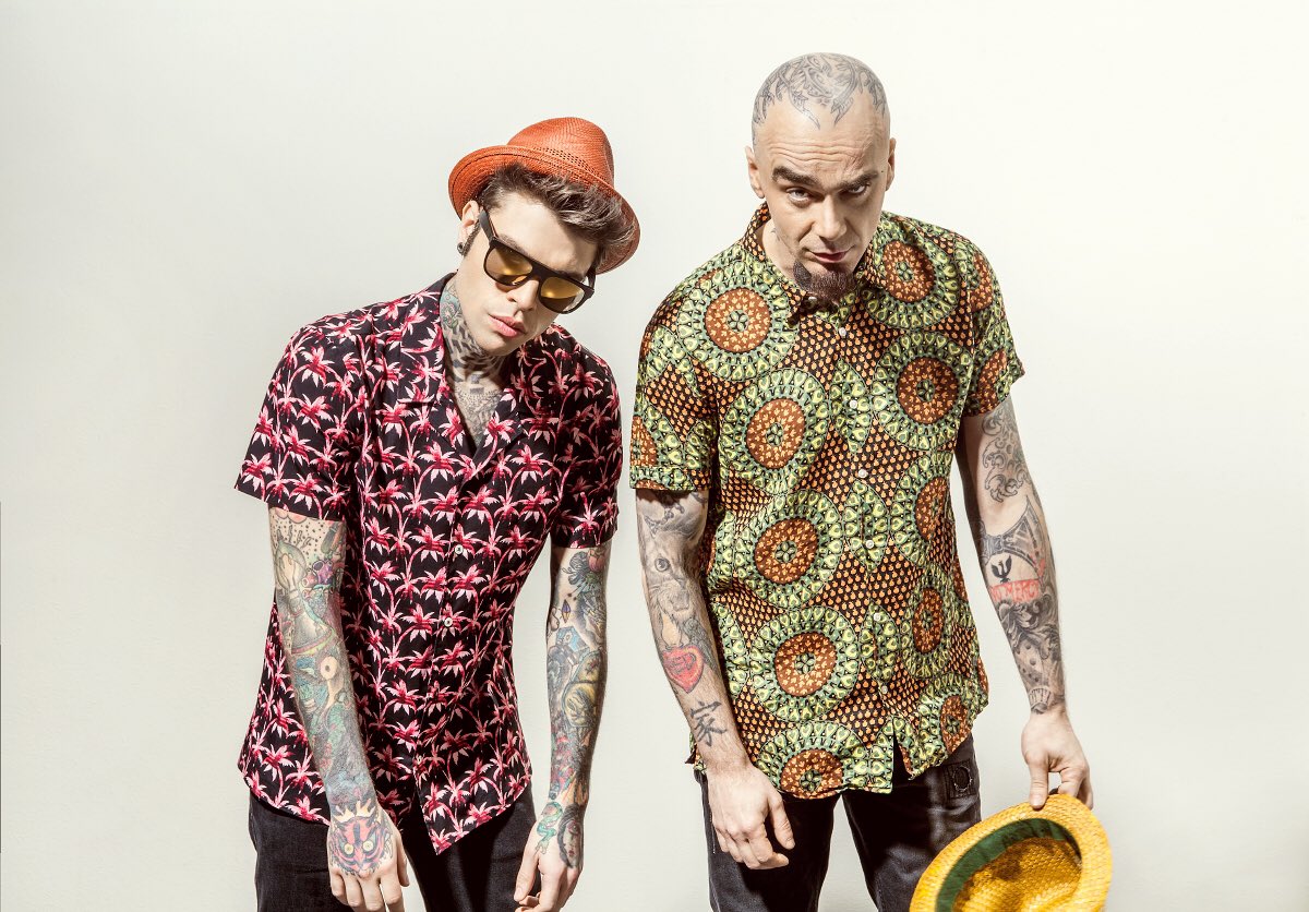 Fedez's tweet photo. Stiamo arrivando... @jaxofficial https://t.co/fekuRJIFTq