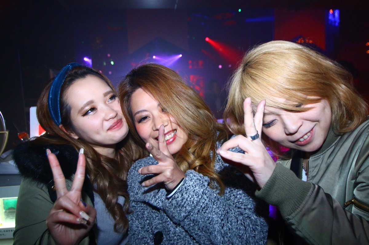 samdave_fri's tweet image. 早い時間から女の子一杯来てくれてます！

ありがとうございます！

まだまだ盛り上がっていきますよ！

是非、WAXに急いで遊びにいらしてくださいねっ♪