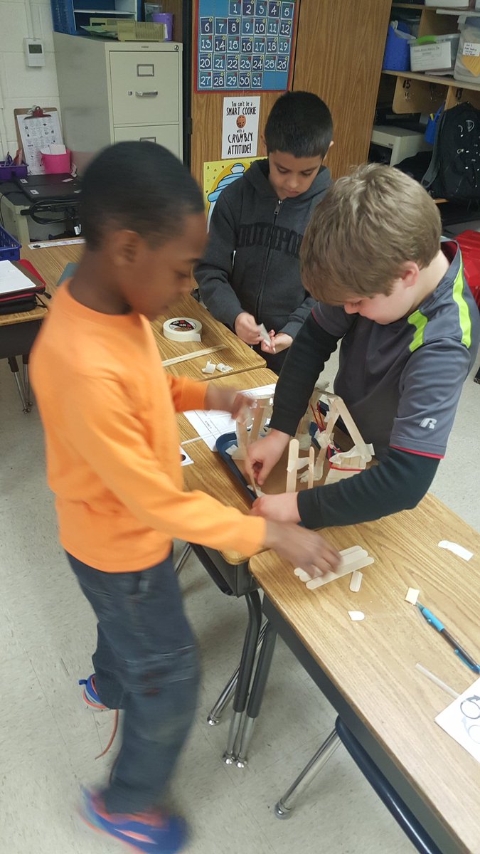 MrJMcCallister's tweet photo. Awesome Tornado Shelter building in Ms. @reesadarby class today.  #wwwildcatswin #STEM475 https://t.co/cQQHAH5kSZ
