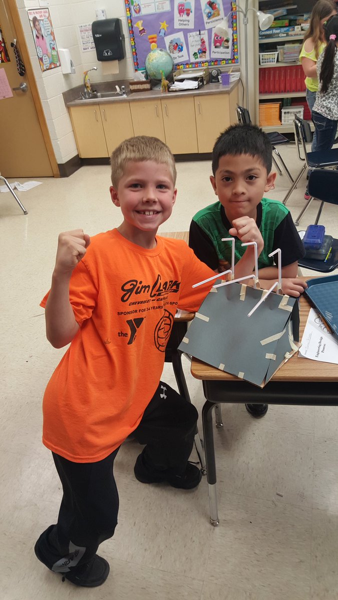 MrJMcCallister's tweet photo. Awesome Tornado Shelter building in Ms. @reesadarby class today.  #wwwildcatswin #STEM475 https://t.co/cQQHAH5kSZ