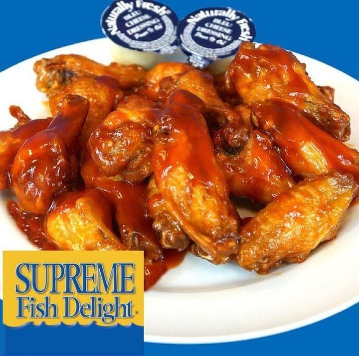 One for me, one for you, one for...whom? Tag who you would share your last wing with in the comments. #SupremeFishD…