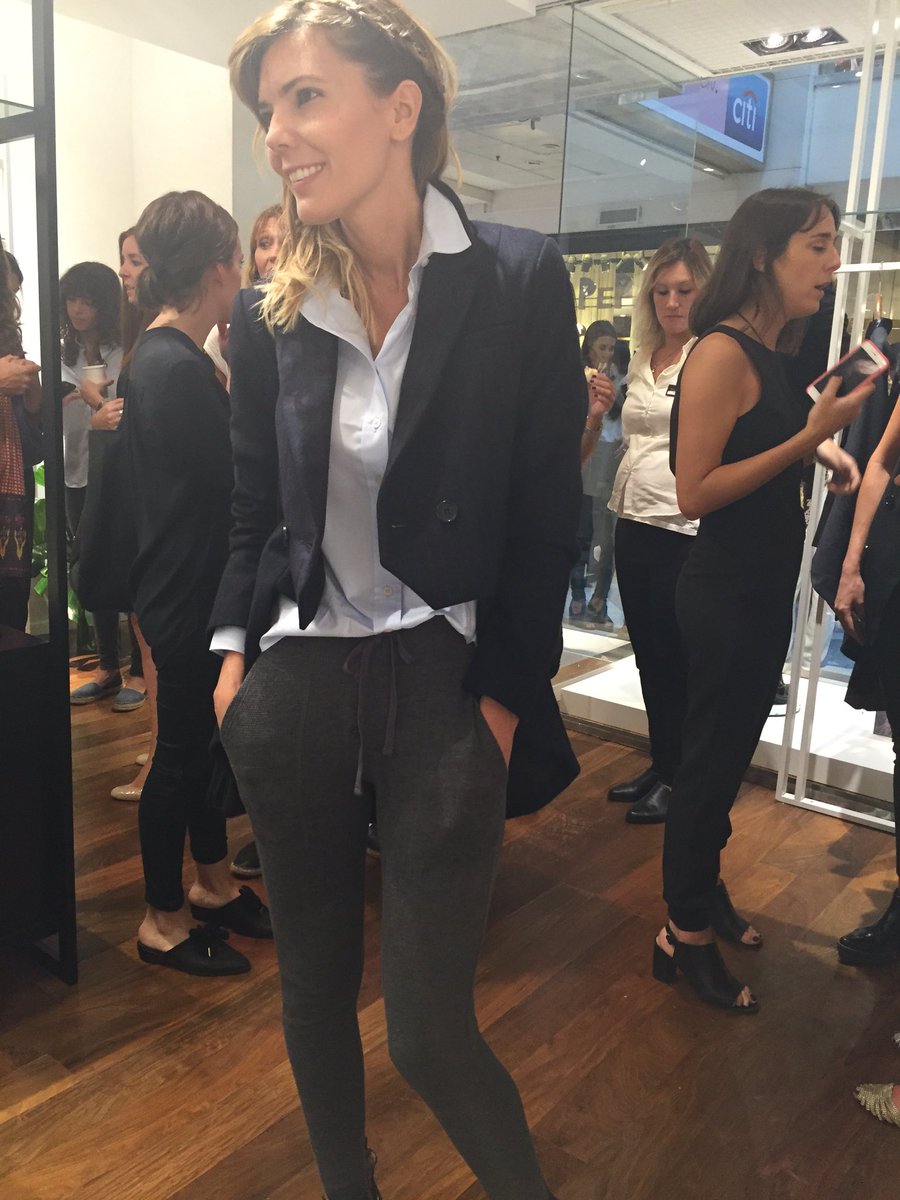 PinkStyleArg's tweet photo. Siempre fan de @paulacahen pero esta colección me puede y mucho ! Mi look de hoy en el evento ! #inviernoPaula 👌🏻✌🏻️ https://t.co/3oteUbZf0h