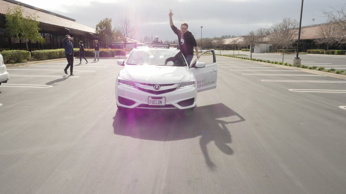 iDownloadBlog's tweet image. iPhone jailbreaking pioneer George Hotz secures funding for his self-driving car kit idb.fm/1YximFE