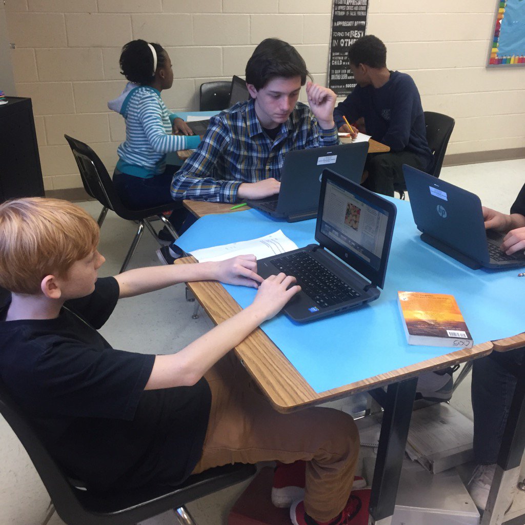 lydiasmith70's tweet photo. Using technology to collaborate on the anticipatory set for a new lit unit@CLMSJETS https://t.co/FCtsHDgpzw