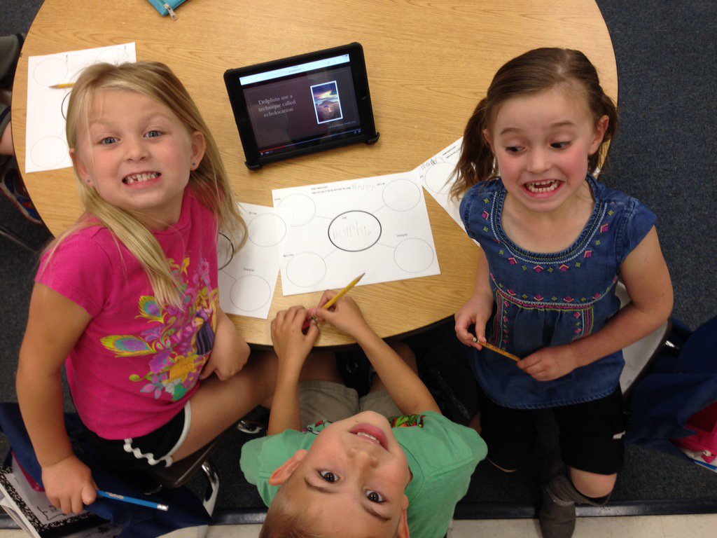 LaherrerLaura's tweet photo. Kinders researching animal habitats-yes, you heard me right. RESEARCHING!  Go, Mrs. Duncan's class! #vcsscience https://t.co/YiMPLCRvcp