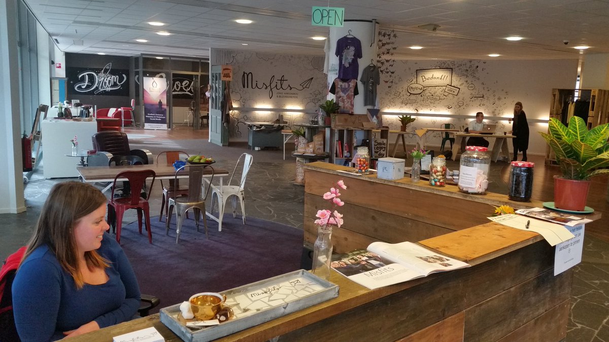 Bij <a href="/deMisfits/">Misfits</a> over de vloer. Nieuw collectief van jonge creatieve ondernemers, wat wij graag ondersteunen! ^Thijs