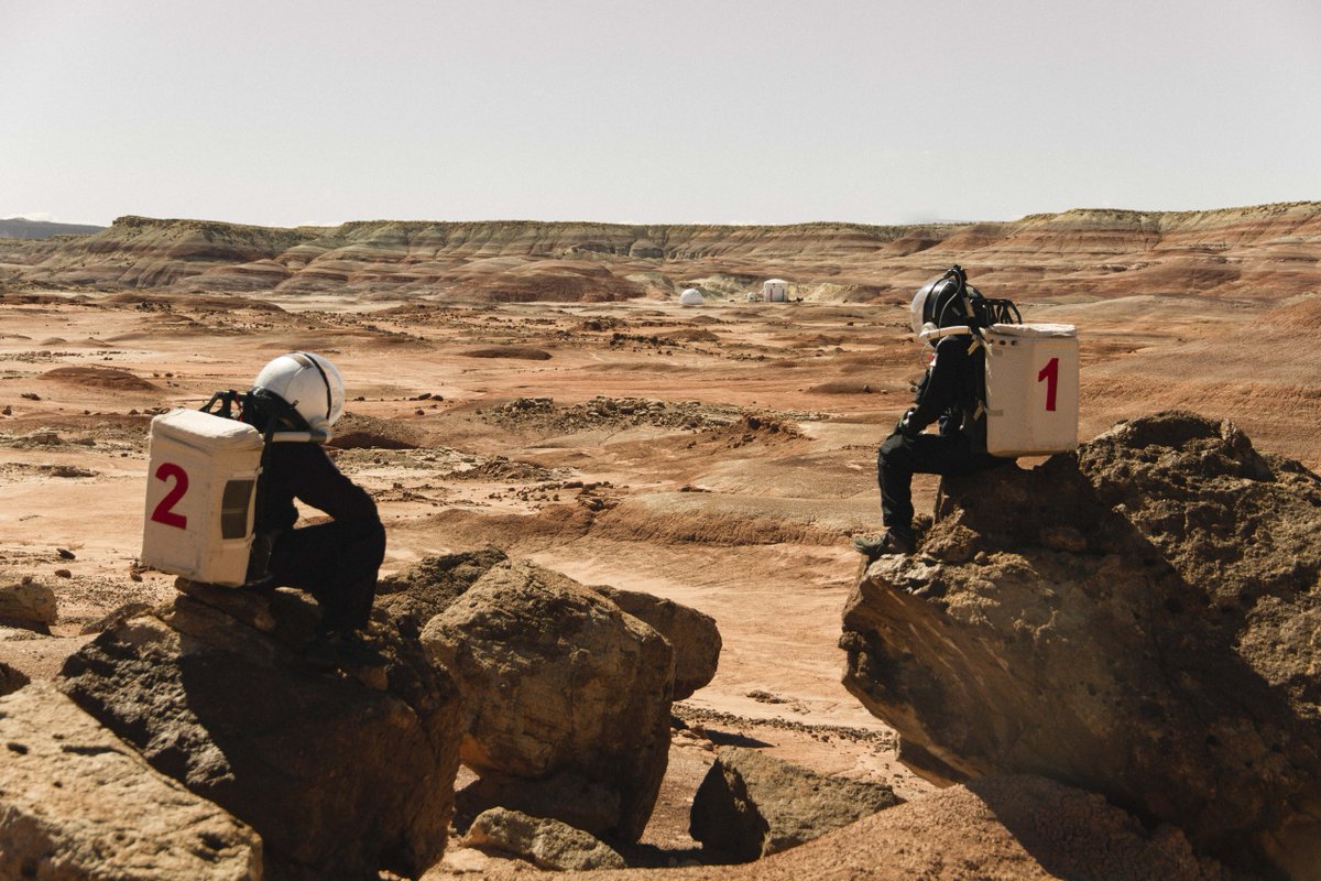 mdrs_crew165's tweet photo. Buddy up. #Mars #MDRS #Astronauts #Space #TheMartian #Science #日本火星協会 @TheMarsSociety @TheRealBuzz https://t.co/6MXu7TViWQ