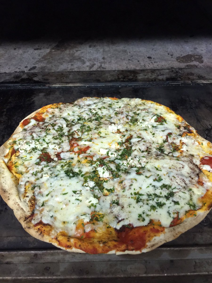 Olivecafe1's tweet photo. It's pizza time ! https://t.co/nAz3WwAOls