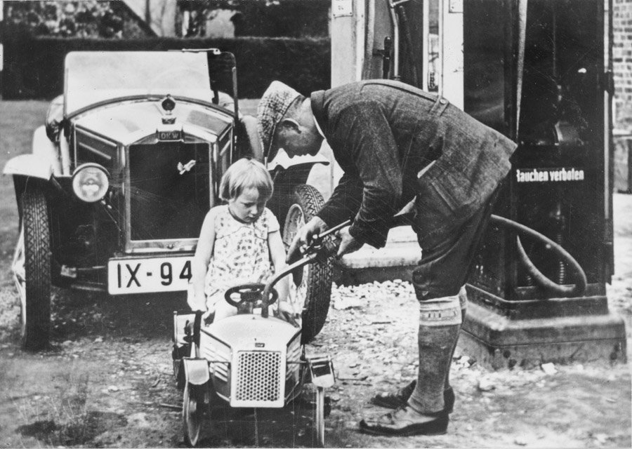 _HowToDrive's tweet image. Passed your driving test? Then learning to drive really begins! @BenCollinsStig explains: bit.ly/1W9bgFO