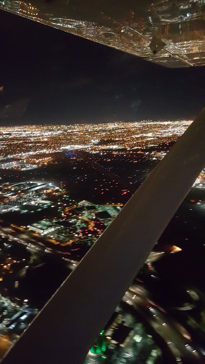 Inverted22's tweet image. Night currency flight, looking back @ 25L &amp;amp; 30. Thank you @OpenAirplane and #SummitAviationKLGB! #Fly2Win #LongBeach