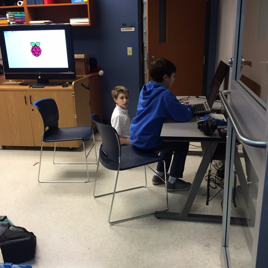 got2read2day's tweet photo. Pin Oak MS MakerSpace students working the Raspberry Pi. https://t.co/HmlrjKfArR