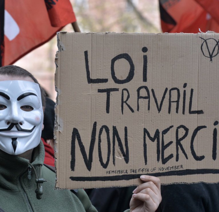 Le_NouvelObs's tweet image. A Paris, moins de 30.000 manifestants pour la police, 100.000 selon les organisateurs... bit.ly/1TLmjYm