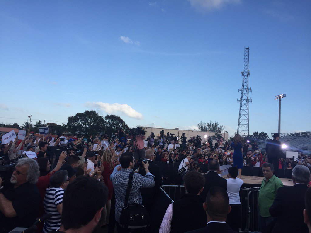 BrookeCSours's tweet photo. Crowd in Hialeah going wild for @marcorubio as he arrives!  #FLforMarco https://t.co/OBEB0X7RKD