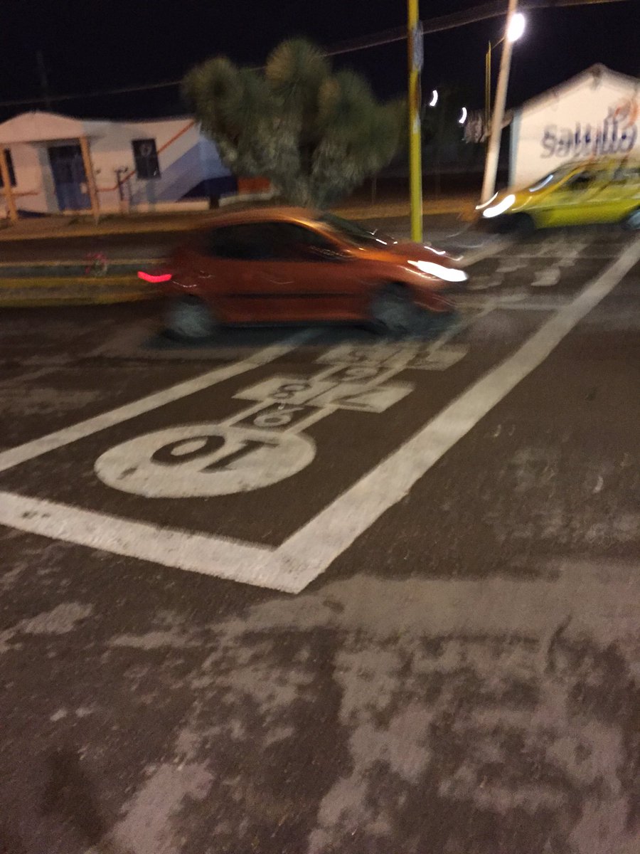 Jajaja ese #chilo disminuye los accidentes con las foto multas y pone juegos infantiles en plena calle jajaja