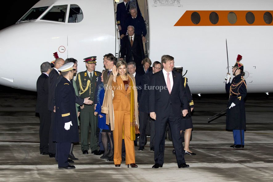 VIAJE DE ESTADO DE LOS REYES DE HOLANDA A FRANCIA CdI207CWAAAlkhS