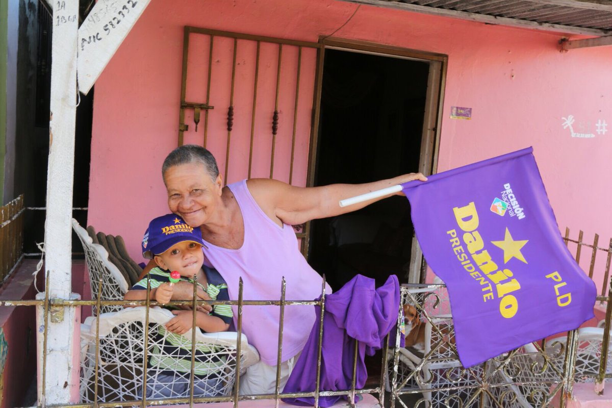 VidaConAbel's tweet photo. Cariño para el nieto, como el que le ha dado @DaniloMedina en estos 4 años a cientos de infantes con los CAIPI. https://t.co/bOjIkao8md