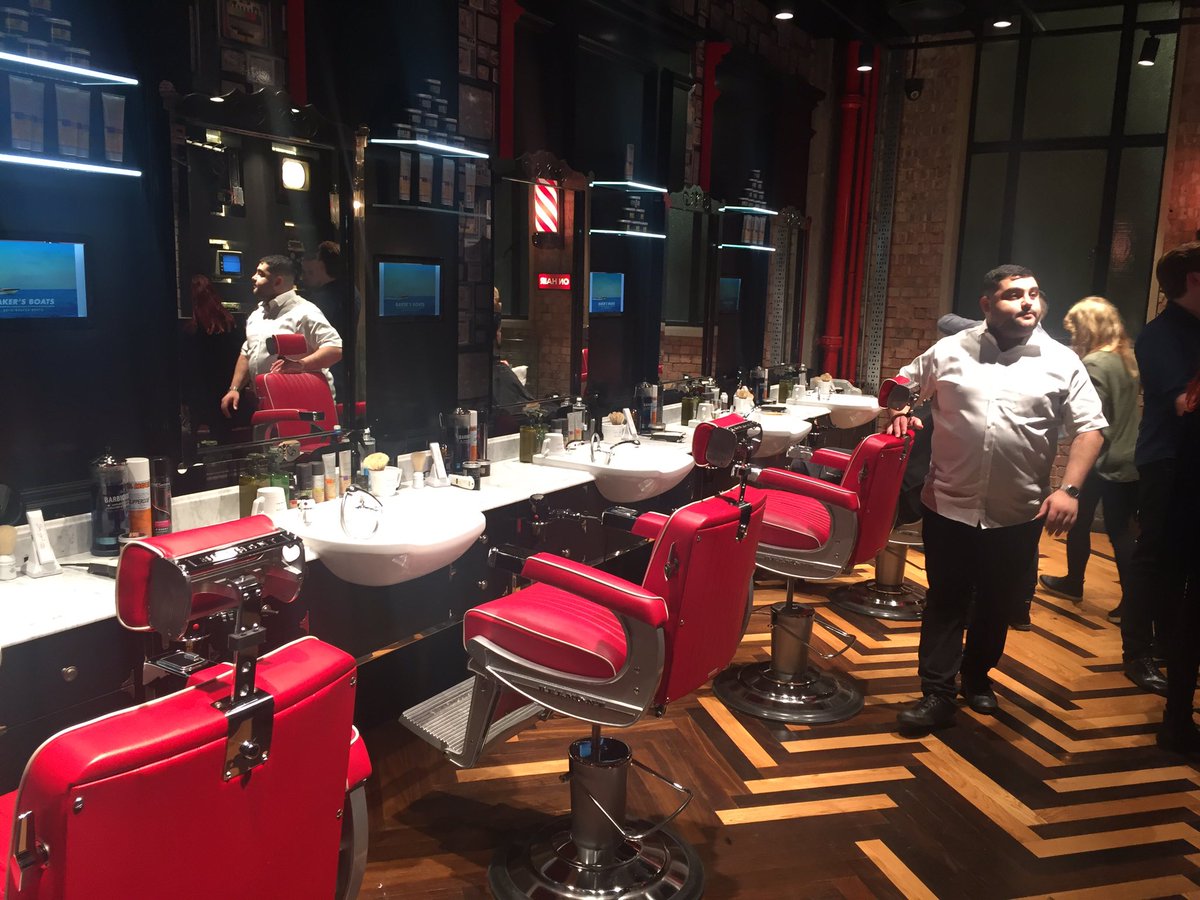 halawetrwh's tweet photo. Awesome evening spent at the new @Teds_Grooming Room branch. Thanks for the haircut guys! #TedOnTheStrand https://t.co/nHA9s5ZUmT