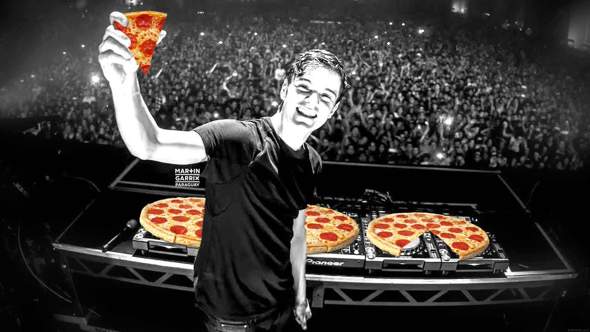 martingarrixpy's tweet image. Happy day DJ @MartinGarrix!!! We celebrate with Pizza?