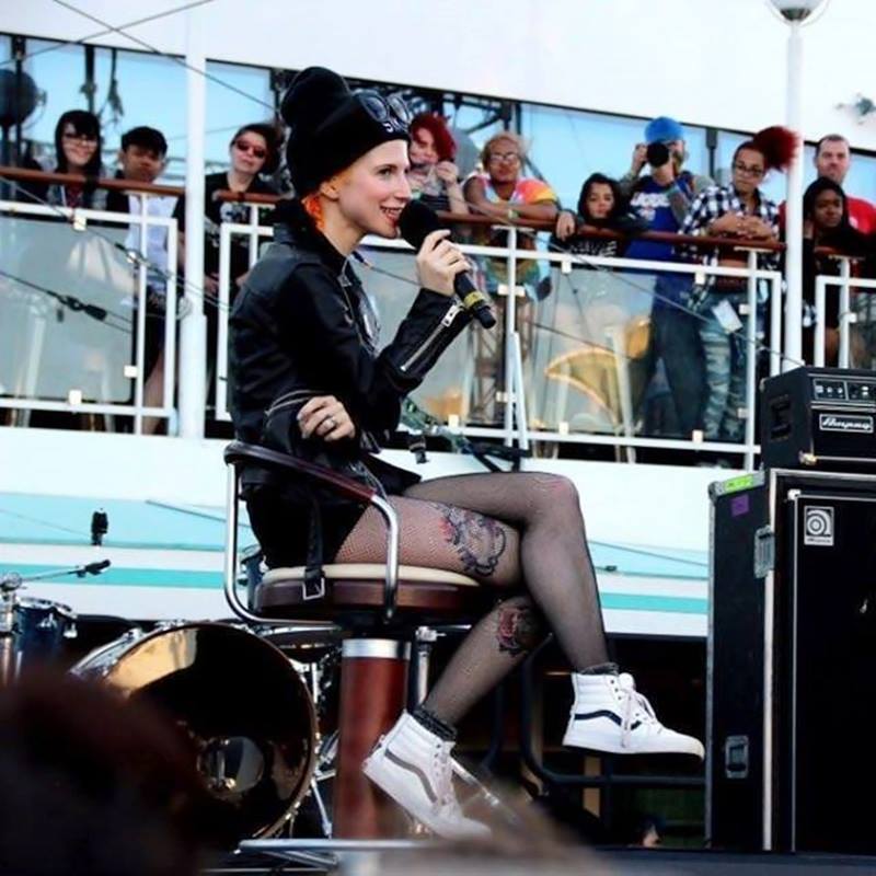 ParamoreLast_H's tweet photo. Hayley Williams no Parahoy! https://t.co/UoZd7GTxD9