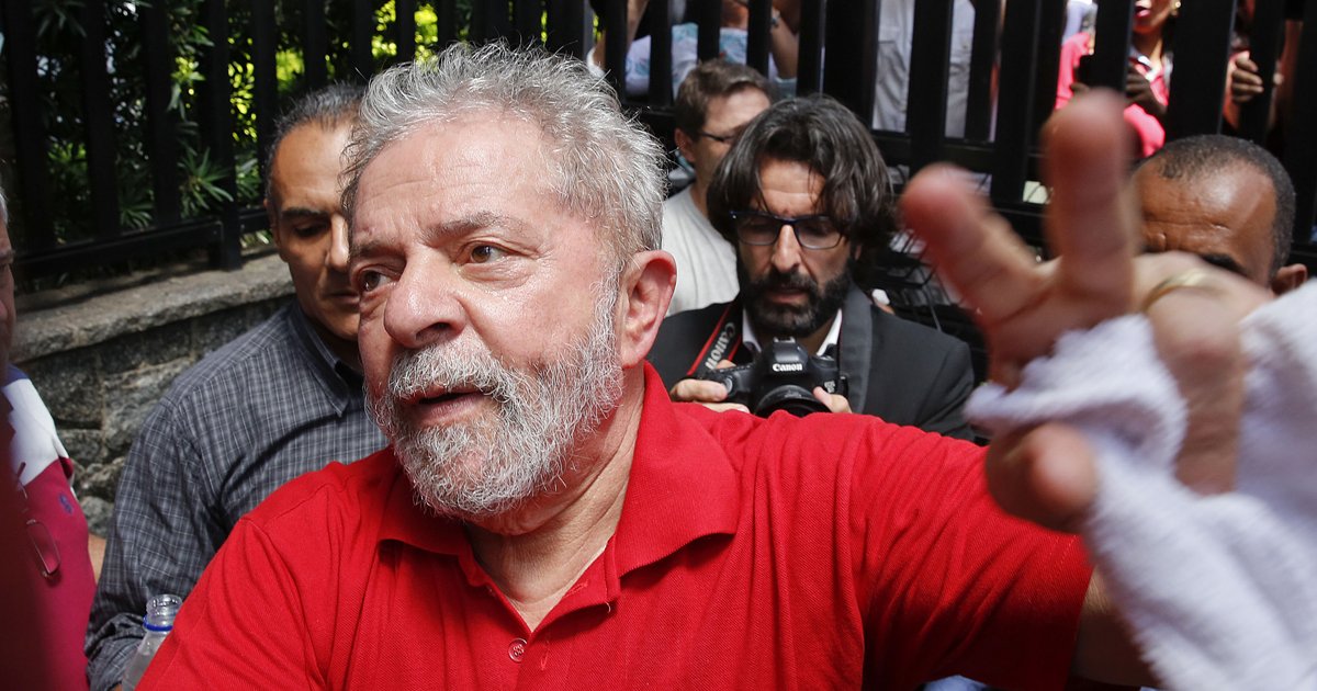 g1's tweet image. MP de São Paulo denuncia Lula por lavagem de dinheiro e falsidade ideológica glo.bo/1QEsSba