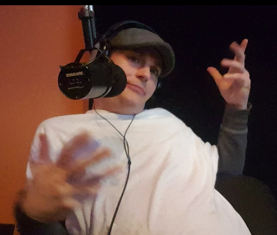 Eh?? Smile you booger bandits!!@_Captains_Log @johnziegoodusa <a href="/GoodAmRadio/">Good AM</a> @danajaybein <a href="/TheDaveTREE/">Dave Tree</a> @
