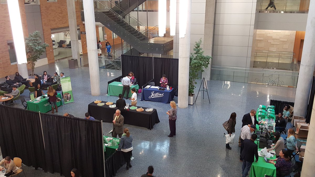 finprofmkw's tweet photo. UNT COB celebrates May grads. Pick up gear, record video, join alum assn, sign up for grad school! @UNTPrez #UNTCOB https://t.co/EXIHz1FTwb