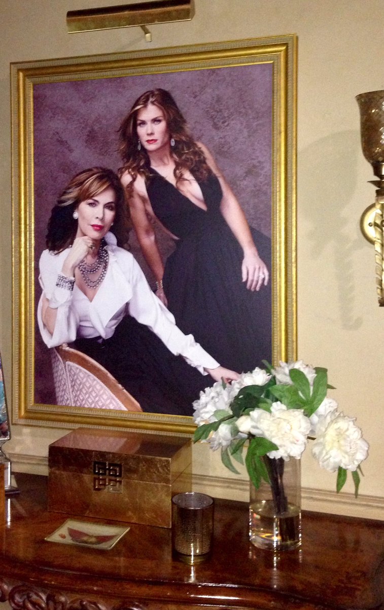 Ali_Sweeney's tweet photo. Happy birthday to the fabulous @laurenkoslow 👑🍾🎉 &amp; here's to the best frienemies ever #teamkami #missyou #tbt #days https://t.co/vRSltyXVTH