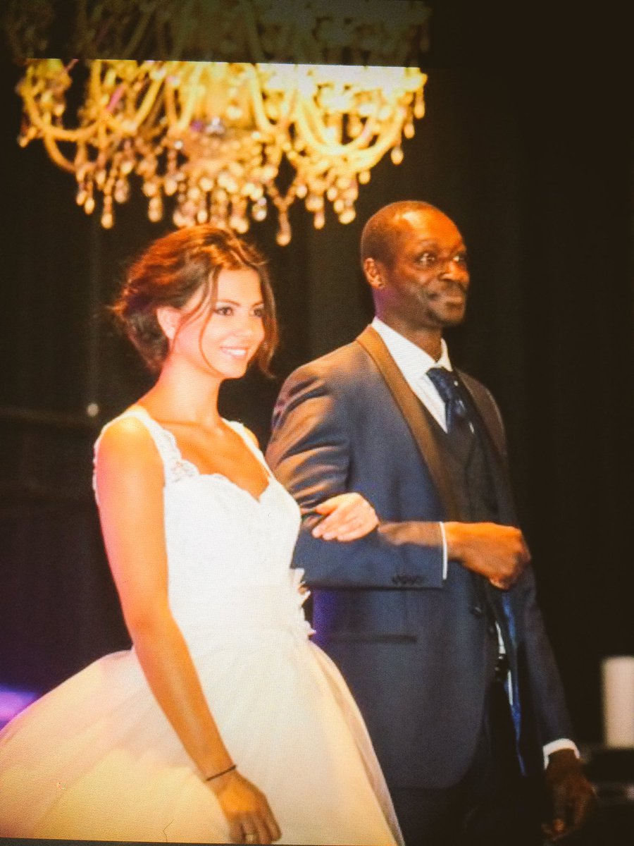 celiazigler's tweet photo. #salondumariage#pronovias#show#defile#👌 https://t.co/JecwCGiyY7