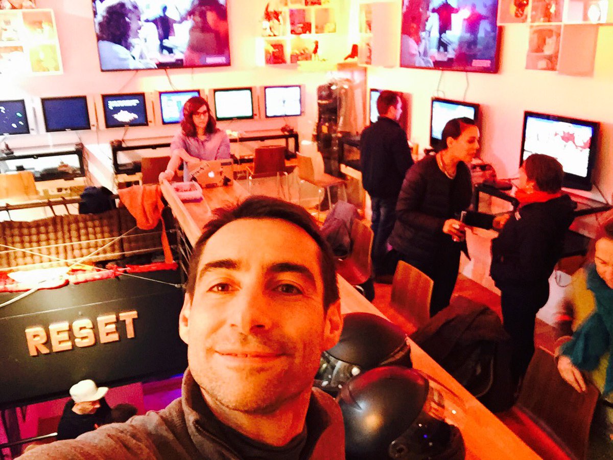 DrevetCyril's tweet photo. Inauguration du #leReset le bar retro gaming qui déchire ! https://t.co/2baPCzPkhG