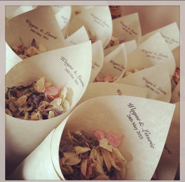 Special March offer, £10 off &amp; free postage for 40 personalised confetti cones £50 DM us if interested #womeninbiz