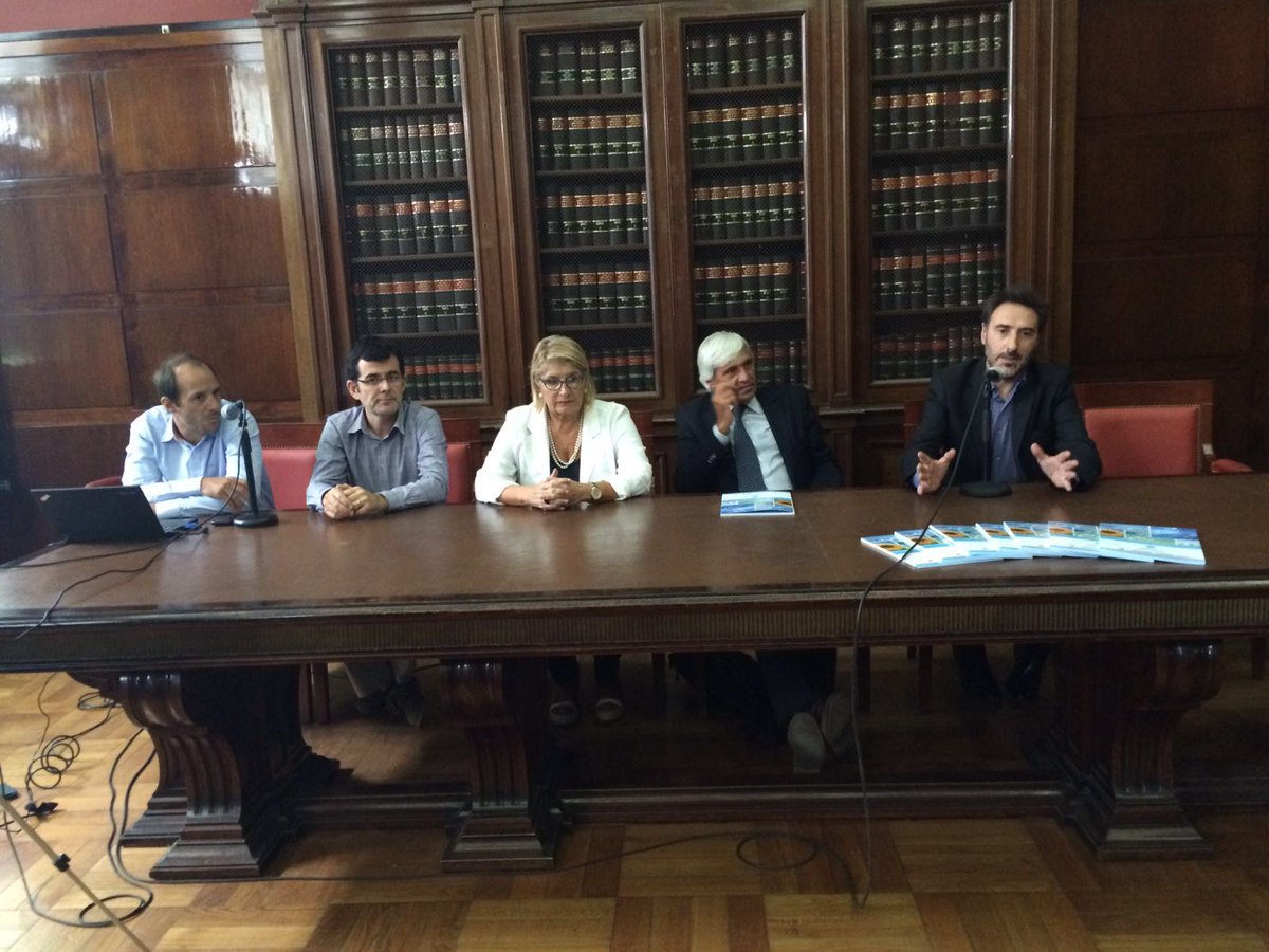 SomosLosVerdes's tweet photo. El diputado @Calivillalonga abriendo la presentación de @EEnergeticos para la delegación de la @GWECGlobalWind https://t.co/lcLE8s7NjW