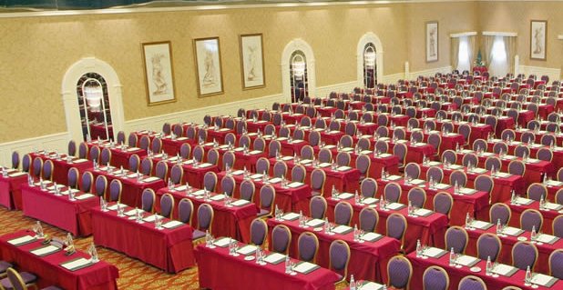 HotelVictoriaGM's tweet photo. Our Sala Magna Congress Centre has a capacity for up to 800 people https://t.co/DjpOmsTq6M https://t.co/hYTI3QUWym