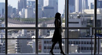 wef's tweet photo. What sets great leaders apart from their peers? https://t.co/LZ8VRFCFo1 #leadership https://t.co/AAOlHUCuBk