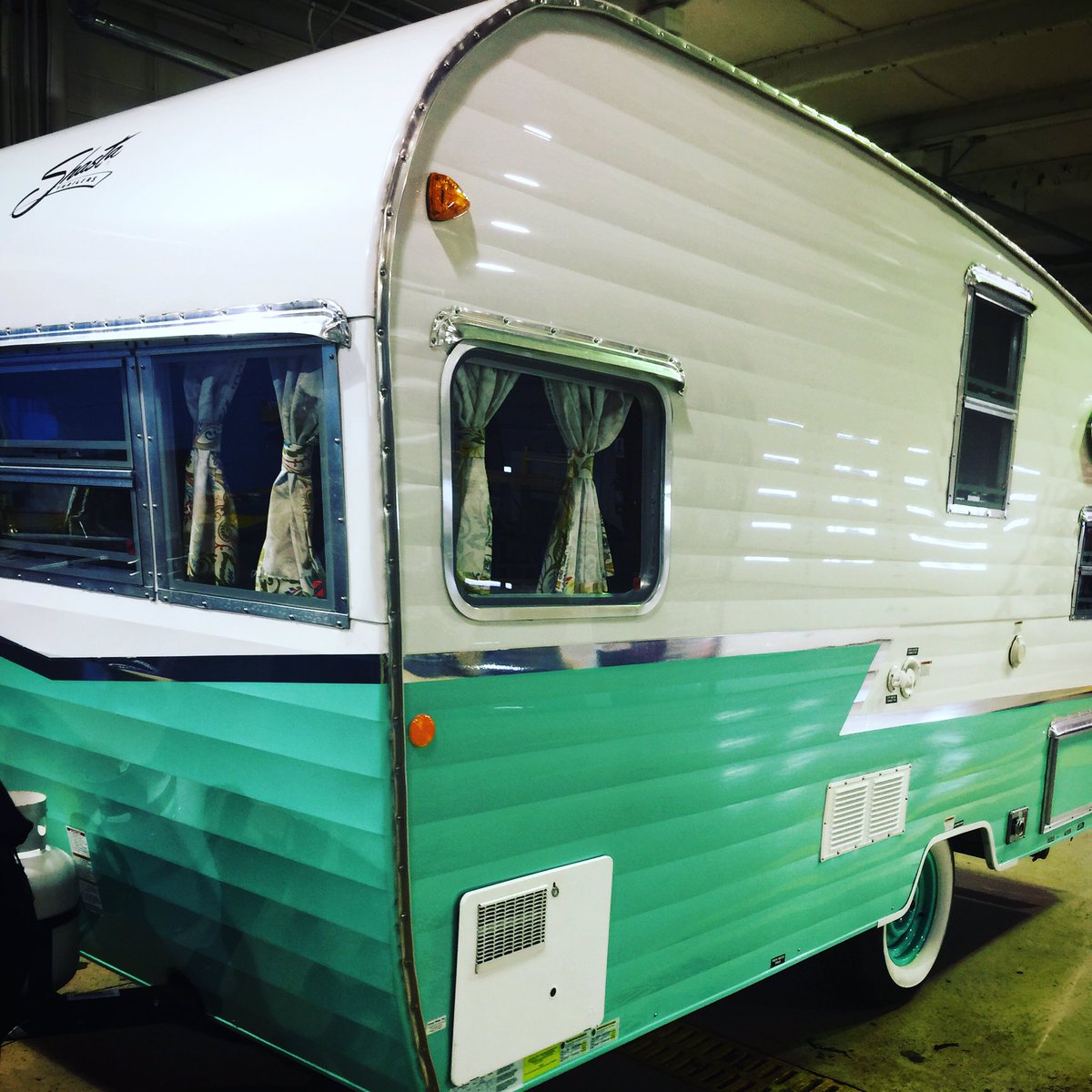 ThreeChicksTB's tweet photo. We'll bring the camper to your event! More info when our website launches #threechickstravelingboutique #camper https://t.co/O7KxlB6pWU