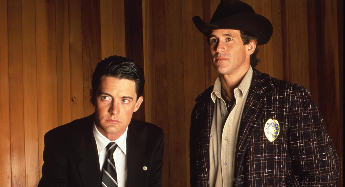 فجر اليوم انهيت سلسلة تلفزويونية عظيمة
دراما رهيبه جدا " Twin Peaks "
30 حلقة في موسمين
تقييم المسلسل 8.9
لا يفوتكم