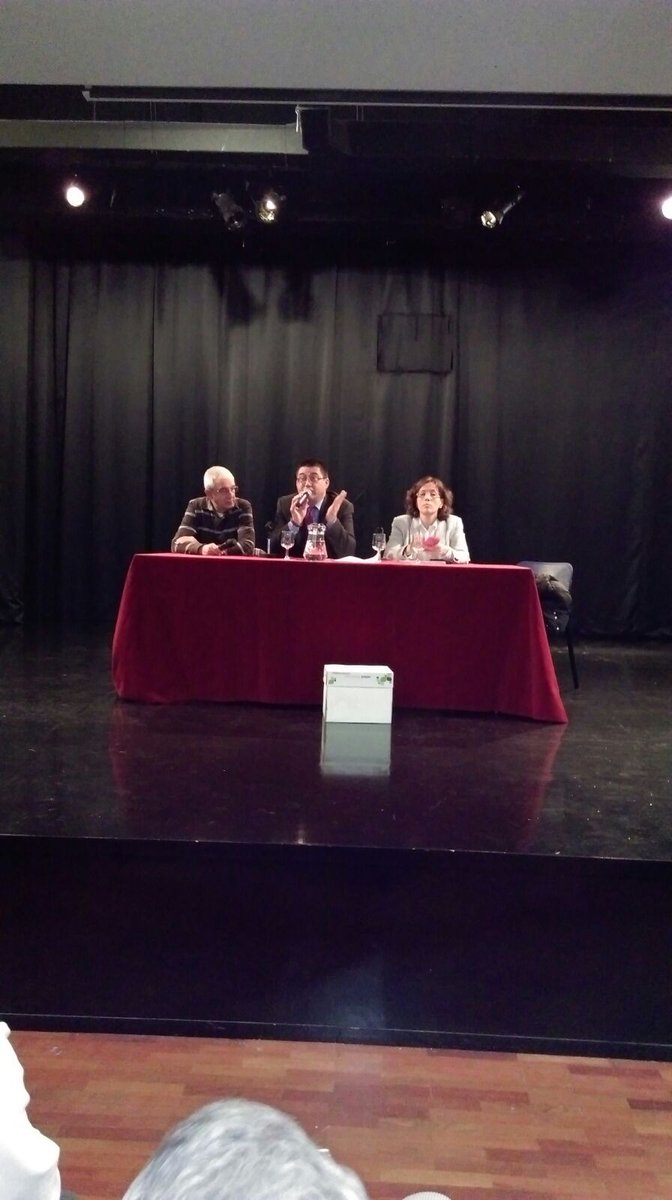 PlatVicalvaro's tweet photo. Representantes de la Junta dirigiendo la Asamblea Vecinal del Distrito @todoVicalvaro @vicalvaroahora https://t.co/6DtPDsvshE