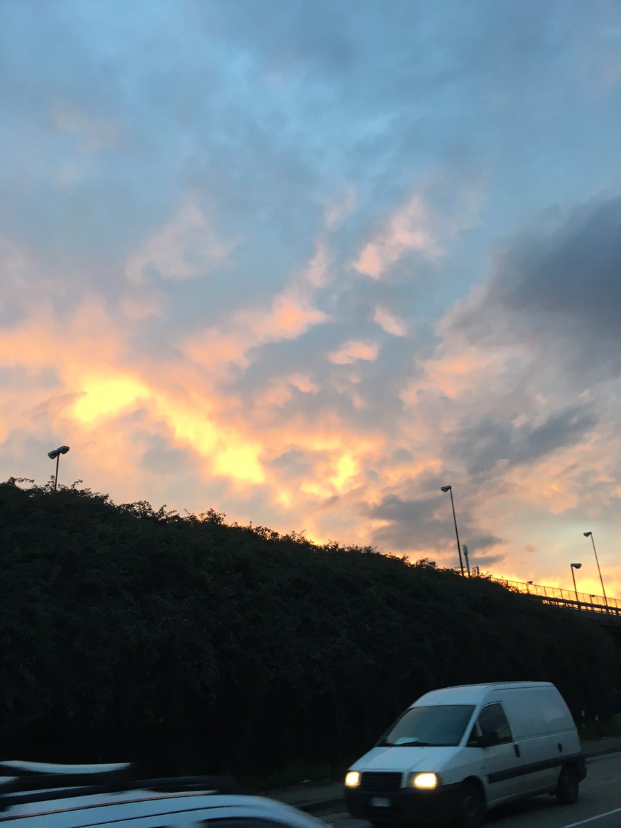 HwsIversongdr's tweet photo. Tt live da scampia https://t.co/uuDlhgTqha