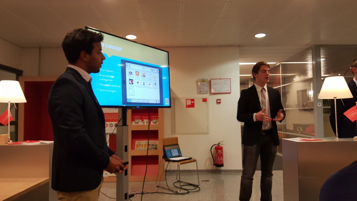 ExpressMePB's tweet photo. Een live shot van onze presentatie tijdens de inspiratiesessie #projectb15 @Sogeti_NL @sogeti @tweakers https://t.co/QXYuh9hggf