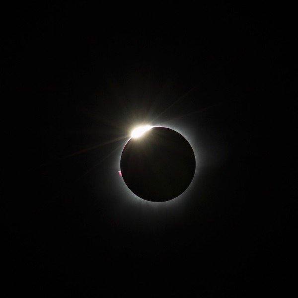 RevesdEspace's tweet image. Vous avez peut être manqué : L’éclipse totale du Soleil du 9 mars  wp.me/pnfD1-30L #Eclipse2016