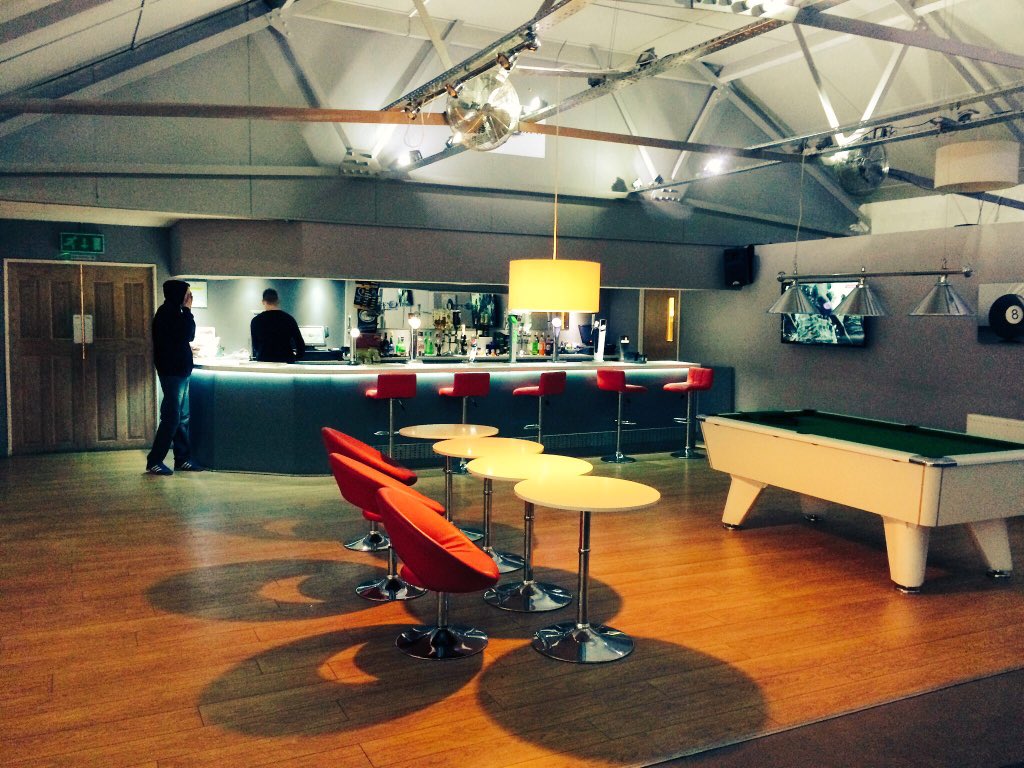 DOgreatyarmouth's tweet photo. Check out the stunning @spenyssportsbar when ur next in town. #sportsbar #greatyarmouth https://t.co/1VucO5wCnq