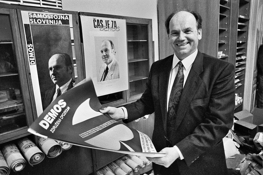 stanje 25 let kasneje: izključevalna skrajna levica <a href="/casjeZA/">Čas je ZA</a> si prisvoji DEMOS-ov združevalni slogan #casjeZA