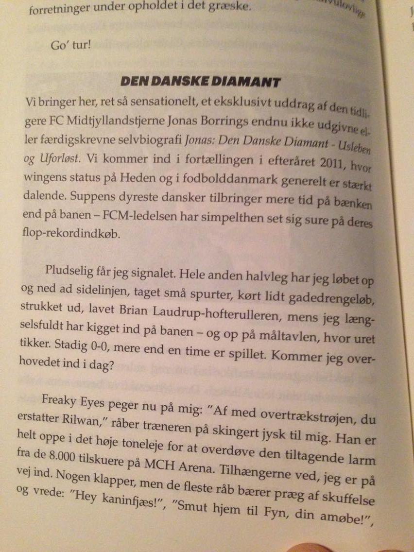 FODBOLDBROK's tweet photo. Jonas Borring er gået ned med flaget. Kira er smuttet. Stakkels fyr #JonasBorring #SuppeLegende #sldk 1/4 https://t.co/pNDMudFChn
