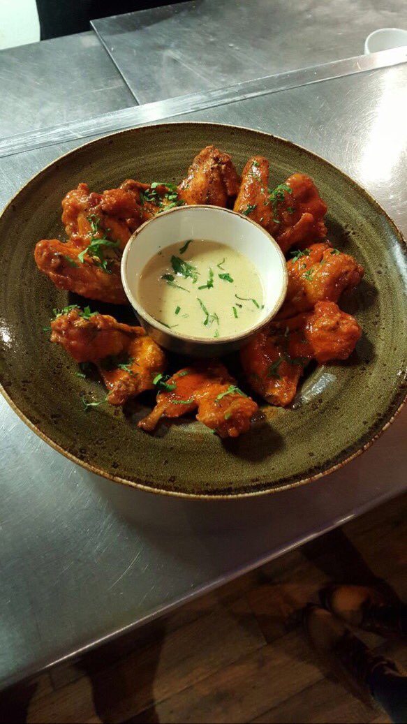 cattlegrid's tweet photo. Wing fest Wednesday #Buffaloaded https://t.co/qDkpJzrsCe