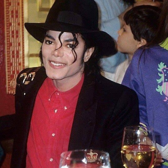 carmelamorelli1's tweet photo. @210lauramary @MJloveCK @michaelxscape58 @Smooth_MJ14 @whatcanigive @Silvanabfer @161019833s Love you all #friends https://t.co/lCWtkgNbHA