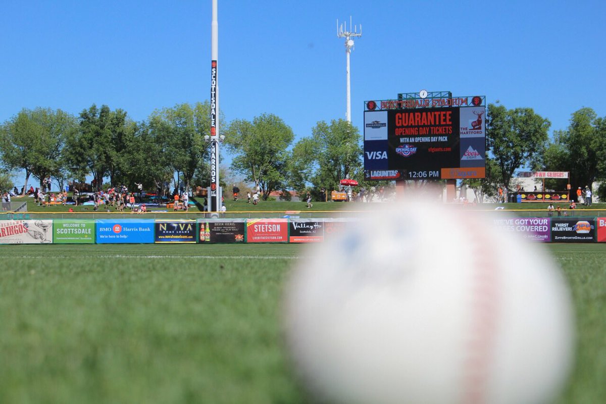 SFGiants's tweet photo. 🙌🏼⚾️🌵 https://t.co/Me4Ny1xocy