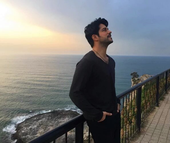 Abimm Benimm yaa.💜 benim abim çok yakışıklı dır onu gibi hiç kimse olamaz zaten olamasınız abimn adı kemal soydere