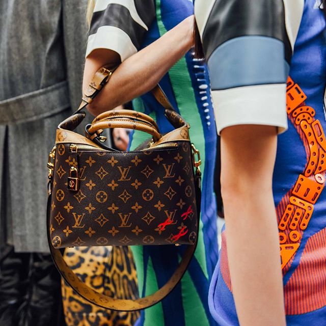 Sarah__Brighton's tweet photo. From backstage at today's #LVAW16 Show by @TWNGhesquiere. Watch the show now on https://t.co/4NrQFa25mI #PFW https://t.co/Jz2LJc5IYo