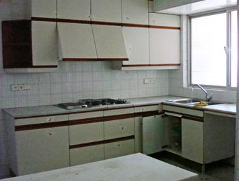ercreformas's tweet photo. El antes y el después de la reforma de esta #cocina en #Sevilla https://t.co/G1lDLKEkmI