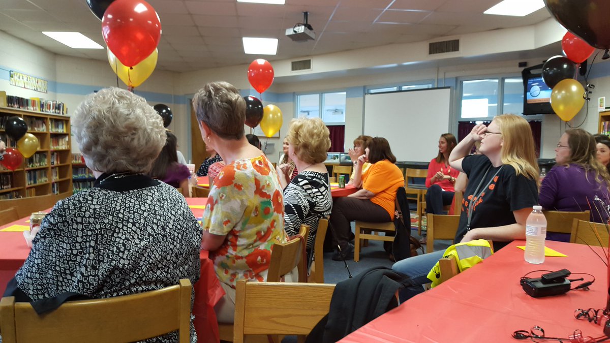 SFalgione's tweet photo. Saying goodbye to the best principal ever!#RFES #Rocktified @rockfish4th https://t.co/D1kY6ecCnm